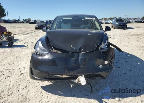 2024 Tesla Model Y z USA, uszkodzony, nr VIN 7SAYGDED5RA308071